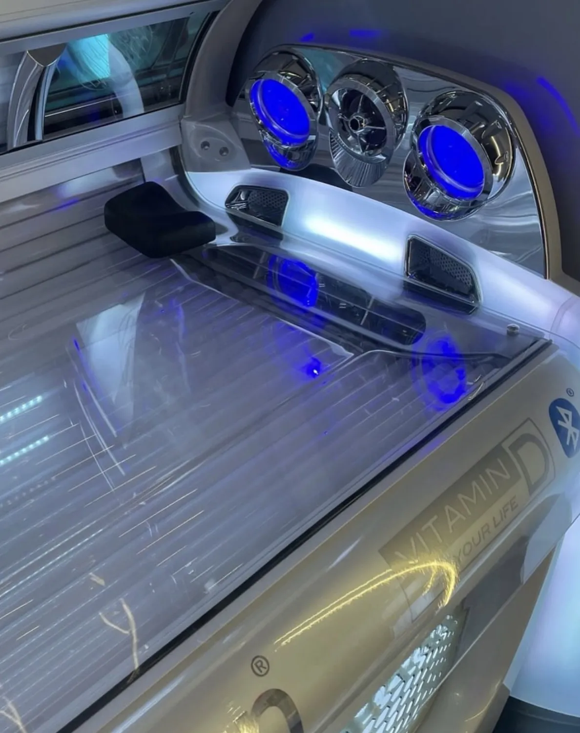 Inside the megaSun 7800 Alpha Hybrid at Platinum Tanning